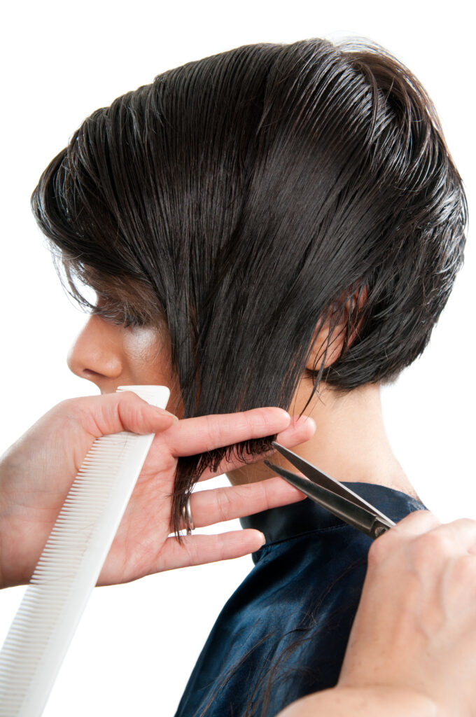 Taglio di capelli graduato www.onhair.blog
